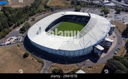 Vue aérienne du MKM Stadium, stade du Hull City FC. Le terrain a également été connu sous le nom de KC Stadium et le KCOM Stadium Banque D'Images