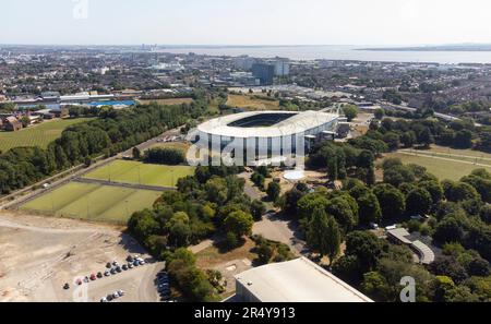 Vue aérienne du MKM Stadium, stade du Hull City FC. Le terrain a également été connu sous le nom de KC Stadium et le KCOM Stadium Banque D'Images