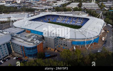 Vue aérienne du Select car Leasing Stadium, stade de Reading FC. Il est plus connu comme le stade Madejski Banque D'Images