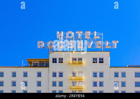 Los Angeles, Etats-Unis - 26 juin 2012 : façade du célèbre hôtel historique Roosevelt à Hollywood, Etats-Unis. Il a d'abord ouvert sur 15 mai 1927. Il est maintenant géré par Banque D'Images