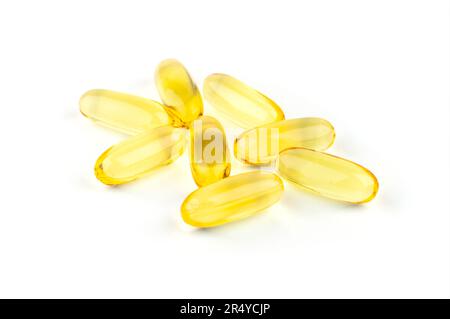 Pile de capsules Omega 3 sur fond blanc. Capsules isolées d'huile de poisson. Gros plan, vue de dessus, produit haute résolution. Banque D'Images