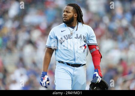 26 mai 2023, Minneapolis, Minnesota, États-Unis : 26 mai 2023, Minneapolis, Minnesota, États-Unis : Vladimir Guerrero Jr., premier basan des Blue Jays de Toronto (27), à la première base pendant le match sur le terrain de Target. Crédit obligatoire: Bruce Fedyck Zuma Press (image de crédit: © Bruce Fedyck/ZUMA Press Wire) USAGE ÉDITORIAL SEULEMENT! Non destiné À un usage commercial ! Banque D'Images