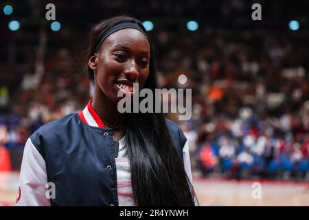 Milan, Italie. 29th mai 2023. Paola Egonu souriant pendant le LBA Lega basket A 2022/23 semi-finales jeu 2 entre EA7 Emporio Armani Milan et Dinamo Sassari Banco di Sardegna au Forum de Mediolanum. (Résultats finaux ; EA7 Milan 80 | 75 Dinamo Sassari). Crédit : SOPA Images Limited/Alamy Live News Banque D'Images