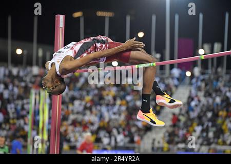 Mutaz Barshim (QAT) se classe troisième du saut en hauteur à 7-4 1/4 (2.24m) lors de la réunion de la Doha Diamond League, vendredi 5 mai 2023, au Qatar Sports Club à Doha, Qatar. (Jiro Mochizuki/image du sport) Banque D'Images