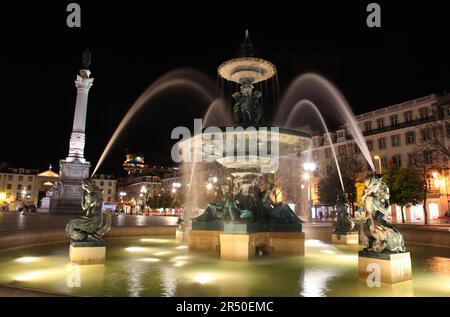 Fontaine de Rossio Square Lisbonne la nuit au Portugal Banque D'Images