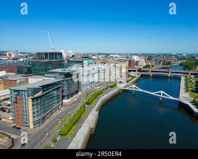 Vue aérienne de drone du centre-ville de Glasgow le long de la rivière Clyde à IFSD , International Financial Services District à Broomielaw, Écosse, U Banque D'Images