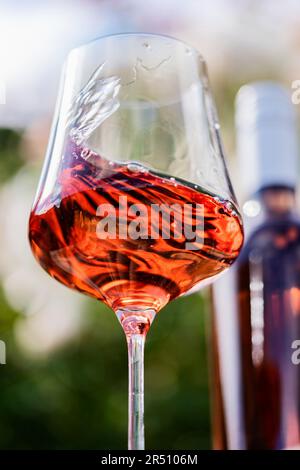 Verre de vin rosé Banque D'Images