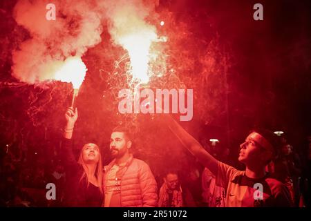 Ankara, Turquie. 31st mai 2023. Galatasaray ventilateurs lampes torches. Défaite de MKE Ankaragucu 4-1 loin dans la Super League de Spor Toto, Galatasaray a déclaré son championnat 2 semaines avant la fin L'équipe jaune-rouge est ainsi devenue la championne de la ligue pour 23rd fois après 3 ans. Le championnat de Galatasaray a été célébré avec enthousiasme en Turquie et dans de nombreuses régions du monde à l'occasion du 100th anniversaire de la République de Turquie. (Photo de Bilal Seckin/SOPA Images/Sipa USA) crédit: SIPA USA/Alay Live News Banque D'Images