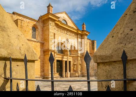 Vue de la cathédrale gothique du XVIe siècle, Saint-Domingue, République dominicaine, Antilles, Caraïbes, Amérique centrale Banque D'Images