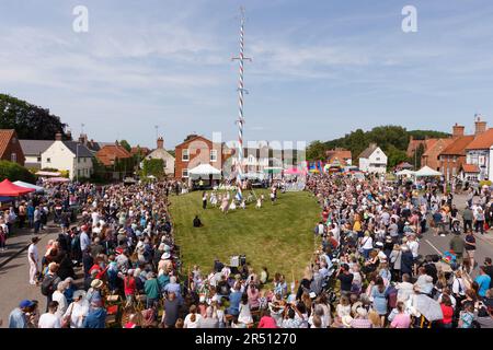 Bellow Maypole danse sur le village vert à Wollow, dans le tinghamshire Banque D'Images