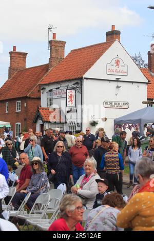 Bellow Maypole danse sur le village vert à Wollow, dans le tinghamshire Banque D'Images