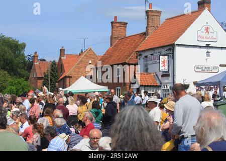 Bellow Maypole danse sur le village vert à Wollow, dans le tinghamshire Banque D'Images