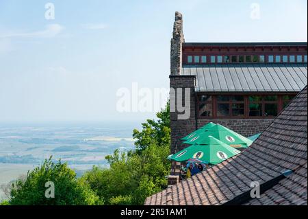 Vue des ruines de Madenburg à la plaine du Haut Rhin, Eschbach, Palatinat, Rhénanie-Palatinat, Allemagne, Europe Banque D'Images