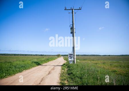 Lubiatowo, Pologne. 29th mai 2023. Pôle d'énergie vu dans la zone où la construction d'une centrale nucléaire est prévue à côté du village de Slajszewo. Westinghouse Electric Company et Westinghouse Electric Pologne seront responsables de l'élaboration d'un modèle pour la construction de la première centrale nucléaire en Pologne. (Photo de Mateusz Slodkowski/SOPA Images/Sipa USA) crédit: SIPA USA/Alay Live News Banque D'Images