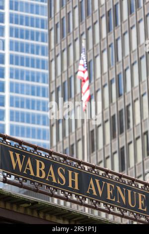 USA, Illinois, Chicago, Wabash Avenue signe sur le pont. Banque D'Images