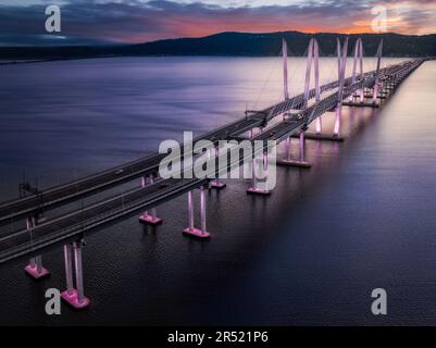 New Tappan Zee Bridge BW - vue aérienne du nouveau responsable du Tappan Zee Bridge appelé le pont Mario Cuomo à New York. Le pont à deux câbles Banque D'Images