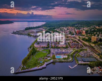 Sleepy Hollow Tarrytown NY - vue aérienne au coucher du soleil. Le village de Tarrytown se trouve dans la ville de Greenburgh dans le comté de Westchester, New York, Unite Banque D'Images