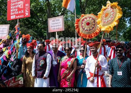 28.05.2023, Berlin, Allemagne, Europe - participants de la communauté indienne Marathi Mitra au Carnaval des cultures de la localité berlinoise de Kreuzberg. Banque D'Images