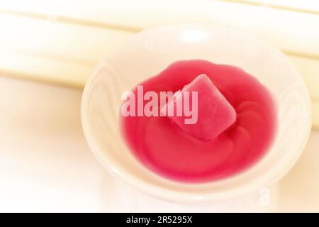 Les fontes de cire sont une manière très populaire, avec peu de risques, pour rendre votre bureau ou maison odeur agréable à tout moment. Banque D'Images