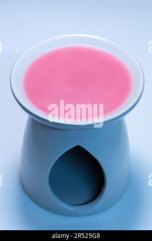 Les fontes de cire sont une manière très populaire, avec peu de risques, pour rendre votre bureau ou maison odeur agréable à tout moment. Banque D'Images