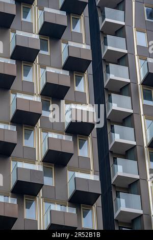 Vue sur les balcons des appartements du complexe Broardgate Banque D'Images