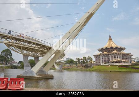 La ville colorée de Kuching, dans la province de Sarawak en Malaisie, sur l'île de Bornéo, est connue pour son architecture unique Banque D'Images