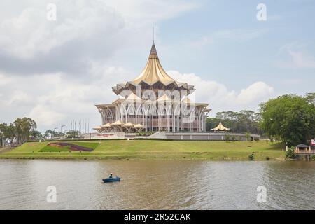 La ville colorée de Kuching, dans la province de Sarawak en Malaisie, sur l'île de Bornéo, est connue pour son architecture unique Banque D'Images