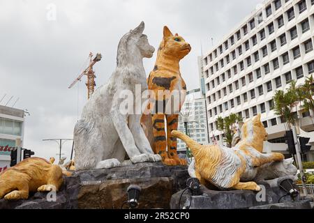 La ville colorée de Kuching, dans la province de Sarawak en Malaisie, sur l'île de Bornéo, est connue pour son architecture unique Banque D'Images