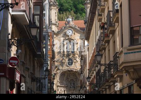 Espagne baroque, vue sur la célèbre façade baroque de la Basilique de Santa Maria située dans la vieille ville pittoresque (Casco Viejo) de San Sebastian Espagne Banque D'Images