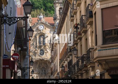 San Sebastian Baroque, vue sur la célèbre façade baroque de la Basilique de Santa Maria située dans le quartier pittoresque de la vieille ville de San Sebastian, Espagne Banque D'Images