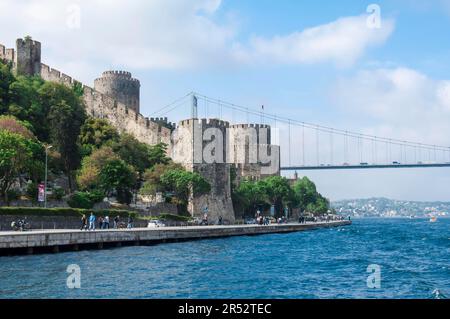 Forteresse Rumeli Hisari, Forteresse d'Europe, Pont Fatih Sultan Mehmet, Bosphore, Istanbul, Turquie Banque D'Images