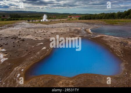 Blue Pot Blesi près de Strokkur, Islande Banque D'Images