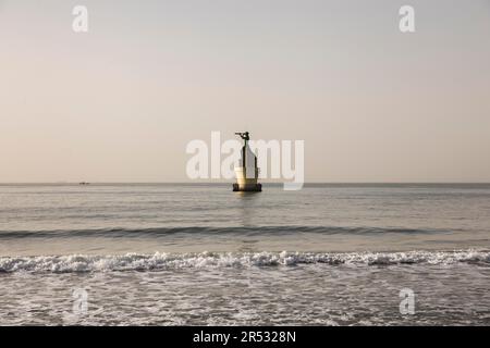 Statue à Haeundae Bay Beach, Busan, Corée du Sud, ville au bord de la mer, personnes, visiteurs, lumière du matin, lever du soleil, repère Banque D'Images