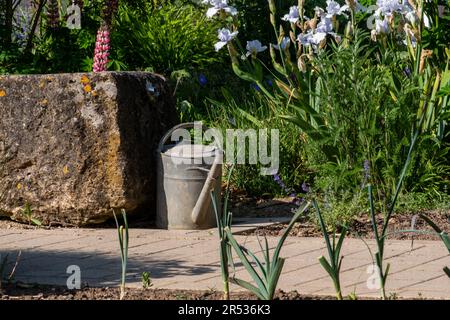 Là où le temps se trouve encore - à la découverte d'une oasis cachée de paix et de sérénité dans un jardin de monastère Banque D'Images