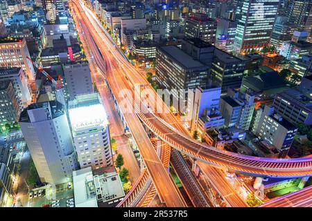 Osaka, Japon, paysage urbain au crépuscule. Banque D'Images