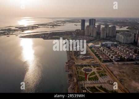 Mavisehir - Izmir - Turquie, 10 mars 2021, abri de pêche de Mavisehir vue du dessus, pousse de drone (Mavisehir Balikci Barinagi) Banque D'Images