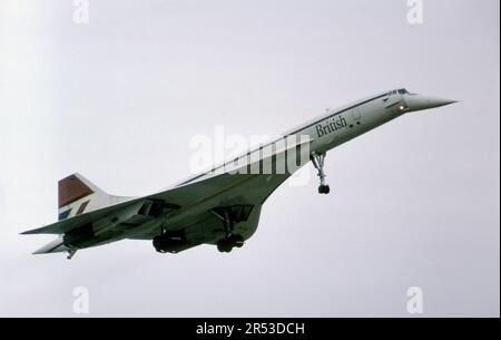 G-BOAA British Airways Concorde 206 vu dans la décoration « British » lors de courtes finales pour la piste 28R à Londres Heathrow Banque D'Images