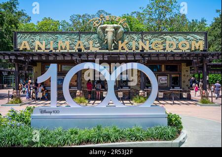 Statues de célébration de 100 ans de Disney au Animal Kingdom en Floride Banque D'Images