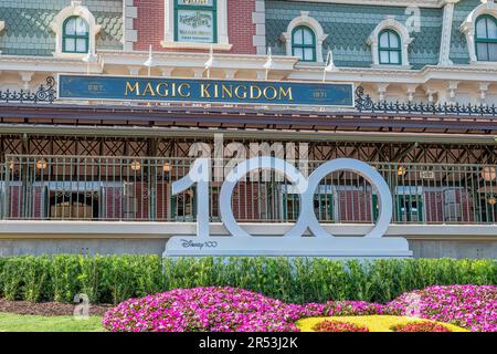 Statues de célébration de 100 ans de Disney au Royaume magique en Floride Banque D'Images