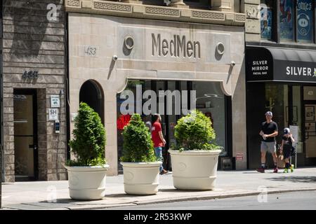 MedMen est un dispensaire de marijuana médicale sur Fifth Avenue, 2023, New York City, Etats-Unis Banque D'Images