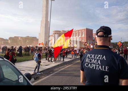 Rome, Italie. 31st mai 2023. Les policiers vérifient EN TANT que fans roms près du Stadio Olimpico à Rome (Credit image: © Matteo Nardone/Pacific Press via ZUMA Press Wire) USAGE ÉDITORIAL SEULEMENT! Non destiné À un usage commercial ! Banque D'Images