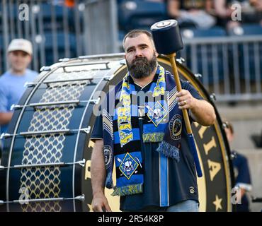 Chester, Pennsylvanie, États-Unis. 31st mai 2023. 31 mai 2023, joueur de Chester PA-Philadelphia Eagles, JASON KELCE, a été l'invité spécial de l'Union à battre le tambour avant le match contre Charlotte FC au parc Subaru à Chester, PA (Credit image: © Ricky Fitchett/ZUMA Press Wire) USAGE ÉDITORIAL SEULEMENT! Non destiné À un usage commercial ! Banque D'Images