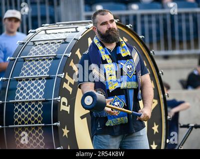 Chester, Pennsylvanie, États-Unis. 31st mai 2023. 31 mai 2023, joueur de Chester PA-Philadelphia Eagles, JASON KELCE, a été l'invité spécial de l'Union à battre le tambour avant le match contre Charlotte FC au parc Subaru à Chester, PA (Credit image: © Ricky Fitchett/ZUMA Press Wire) USAGE ÉDITORIAL SEULEMENT! Non destiné À un usage commercial ! Banque D'Images