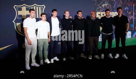 Sabadell, Barcelone, Espagne. 31st mai 2023. Barcelone Espagne 31.05.2023 Iñaki Peña (FC Barcelone), Andreas Christensen (FC Barcelone), Pablo Torre (FC Barcelone), Frenkie de Jong (FC Barcelone), Eric Garcia (FC Barcelone), Julian Araujo (FC Barcelone), Arnau Tenas (FC Barcelone) et Marc Andre Ter Stegen (FC Barcelone) posent pour le photocall au cours du FC Sergio Busquets (FC Barcelone) Au Camp Nou sur 31. Mayl 2023 à Barcelone. (Credit image: © Xavi Urgeles/ZUMA Press Wire) USAGE ÉDITORIAL SEULEMENT! Non destiné À un usage commercial ! Banque D'Images