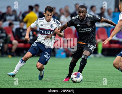 Vancouver, Canada. 31st mai 2023. Andres Cubas (L) de Vancouver Whitecaps rivalise avec Ibrahim Aliyu de Houston Dynamo lors du match de football de la Ligue majeure (MLS) de 2023 entre Vancouver Whitecaps et Houston Dynamo à BC place à Vancouver, Canada, on 31 mai 2023. Crédit : Andrew Soong/Xinhua/Alay Live News Banque D'Images