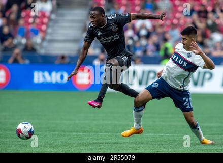 Vancouver, Canada. 31st mai 2023. Mathias Laborda (R) de Vancouver Whitecaps rivalise avec Ibrahim Aliyu de Houston Dynamo lors du match de football de la Ligue majeure (MLS) de 2023 entre Vancouver Whitecaps et Houston Dynamo à BC place à Vancouver, Canada, on 31 mai 2023. Crédit : Andrew Soong/Xinhua/Alay Live News Banque D'Images