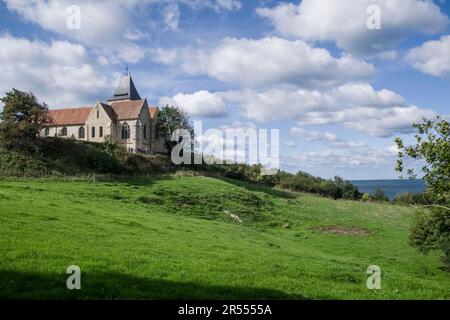 Varengeville-sur-Mer (nord de la France) : Église de Saint-Valery sur la zone côtière de la « côte d’Albatre » (côte d’Albâtre) Banque D'Images