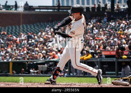 San Francisco Giants Catcher Patrick Bailey (14) chauves-souris lors d'un match de MLB contre les pirates de Pittsburgh, mercredi, 31 mai 2023, à Oracle Park, Dans sa Banque D'Images