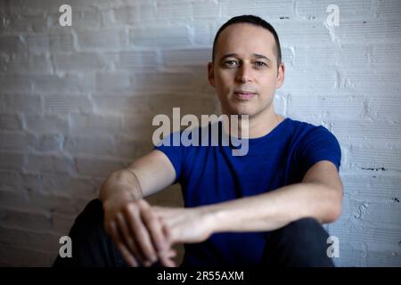 Ron Leshem, écrivain et producteur de télévision israélo-américain, créateur de l'EUPHORIE originale (refaite par HBO). Photographe : EVA Rachel Tine Banque D'Images