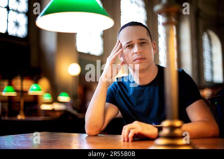 Ron Leshem, écrivain et producteur de télévision israélo-américain, créateur de l'EUPHORIE originale (refaite par HBO). Photographe : EVA Rachel Tine Banque D'Images